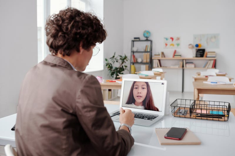 Coursera vs Udemy香港職場進修點揀：2026完整比較